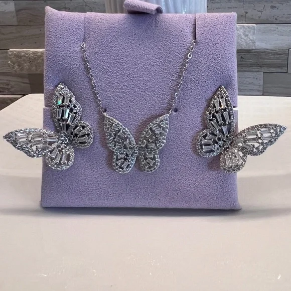 💎 NEW 14K Gold plated Diamond Butterfly 🦋 Earrings & Necklace Set