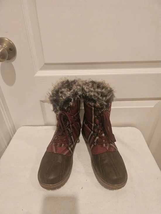 JustFab Burgundy & Brown Faux-Fur Trim Winter Lace-Up Boots