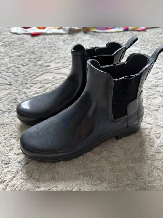 Hunter Refined Pull On Chelsea Rain Boots Navy Slate Color Size 37, 6 US Women’s