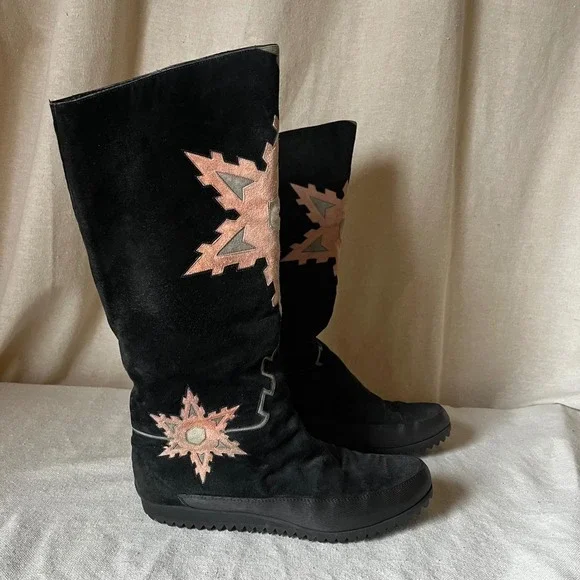 Susan Bennis Warren Edwards Italy‎ Suede Appliqué Boots 7
