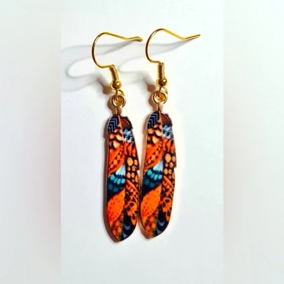 NWT - Feather Design Single Sided gold colored back dangle metal earrings set
