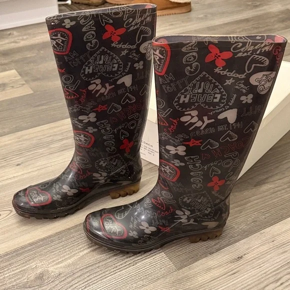Coach Pixy Pop Black Heart Graphic Print Rain Boots Size 7