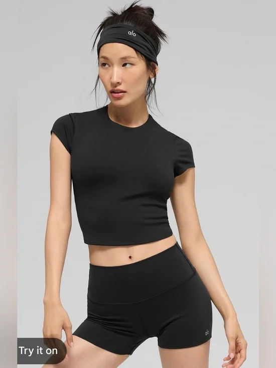ALO YOGA PULSE SHORT SLEEVE SHIRT, XS NWT