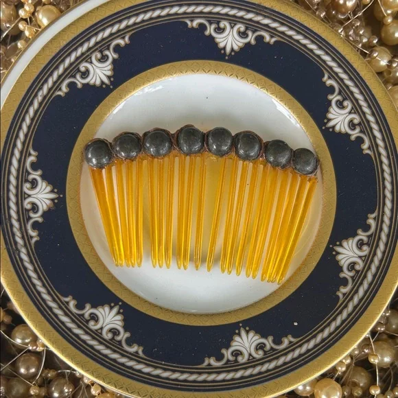 Elegant Amber Hair Comb