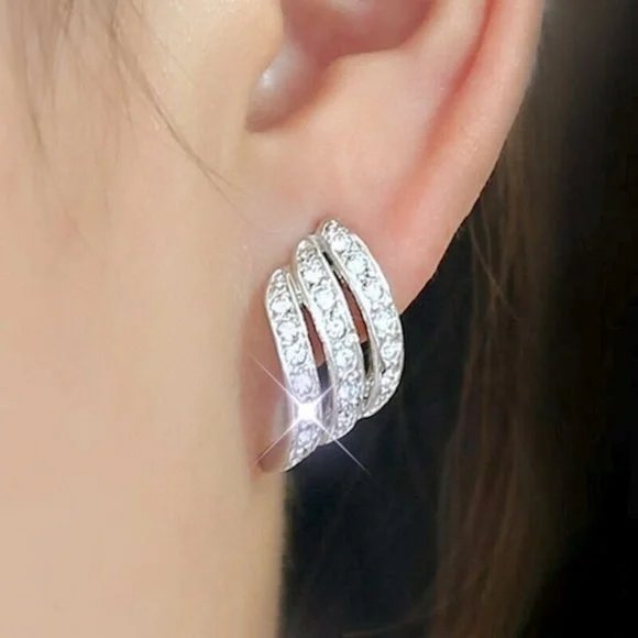 New Beautiful 925 Silver Sim. Diamond Studs