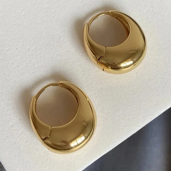Cute gold chunky hoop earrings ✨