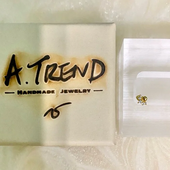 Elegant Gold and zircon Stud Earring