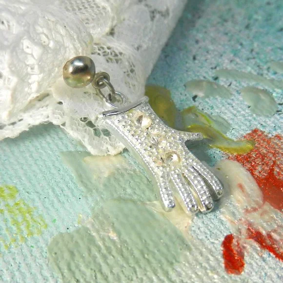 VTG Contempo MJ glove earring pave glitter bling silver tone white glove stud