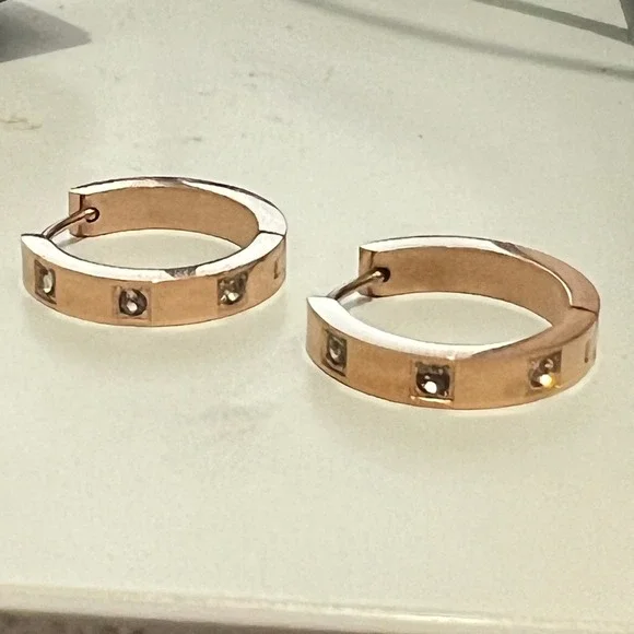 Rose Gold Tone Crystal Huggie Hoop‎ Earrings Hinge Closure Minimalist Fashion