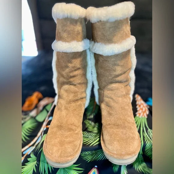 Women’s‎ Michael Kors Tall Suede Sheepskin Lined Brown Logo Boots 6
