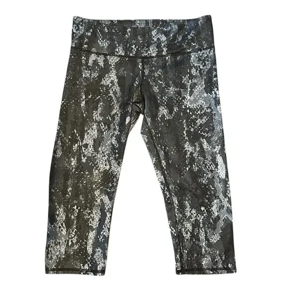 Alo Yoga Snakeskin Print Capri cropped Athletic Leggings Small Athleisure yoga