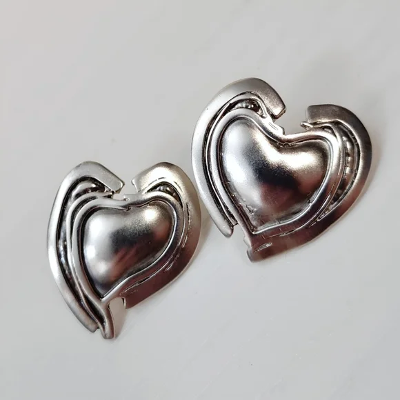 Sue Sachs Sterling Silver Modernist Handwrought Heart Shaped Post back Earrings