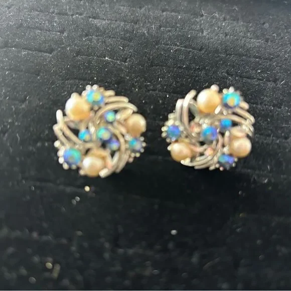 Lisner Earrings Rhinestone Pearl Gold Stud Vintage beaded accessory clip on stud
