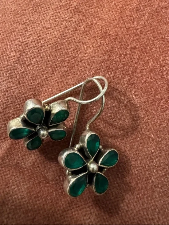 Real Silver Flower Drop Earrings with emerald Teardrop Stones