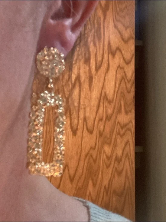 Gold tones pretty classy light weight dangle earrings