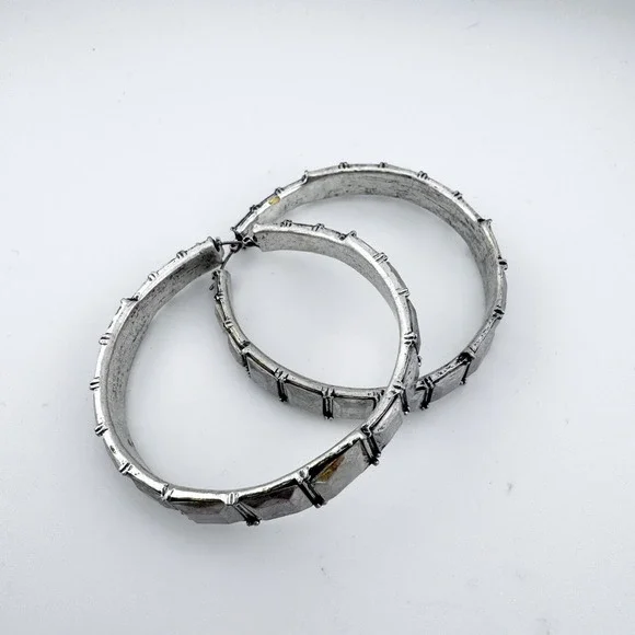 Vintage Heavy Silver Tone Hoop Earrings Textured Barbed Wire Design‎