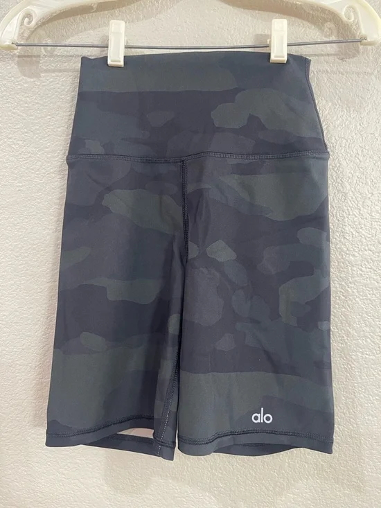 Alo High-Waist Camo Biker Shorts