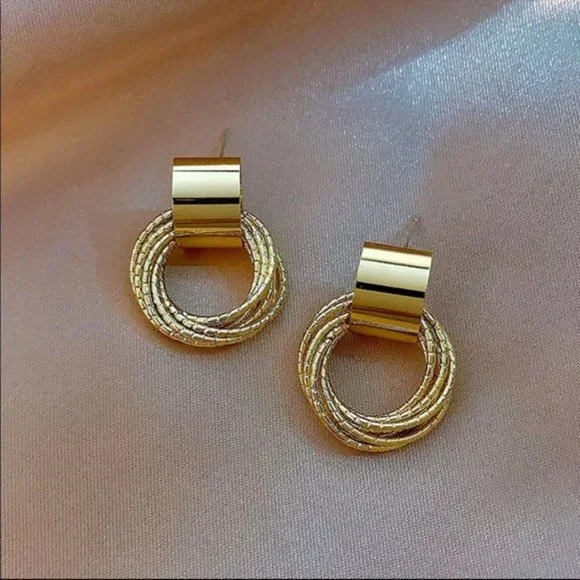 Stunning Gold Circle Earrings