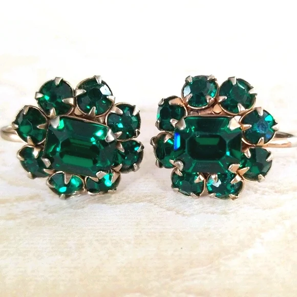 Vintage Simulated Emerald Gold Tone Screw Back Earrings