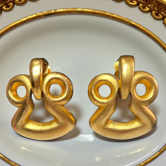 KENNETH LANE Vintage Matte Gold Plated European Architectural Clip-on Earrings
