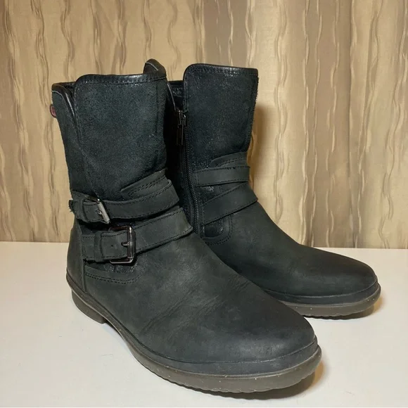 Ugg Australia Simmens Women's 6 Black Waterproof Straps Buckles 1008439 Low Calf