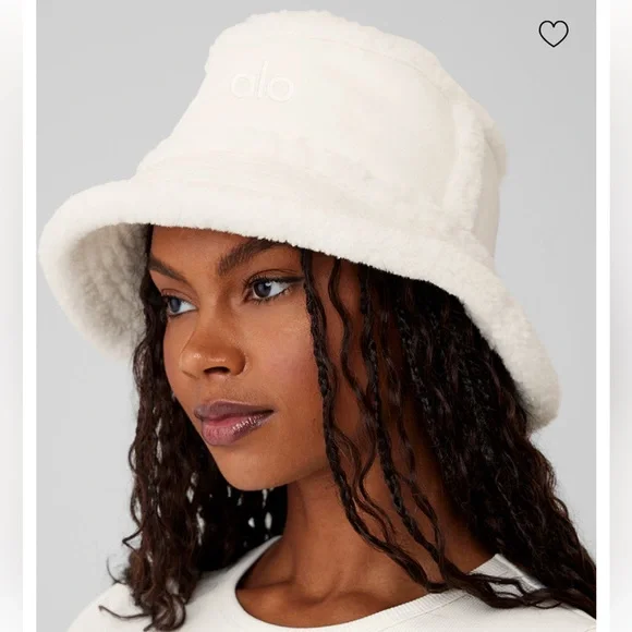 🤍ALO🤍 IVORY Winter Fun Bucket Hat