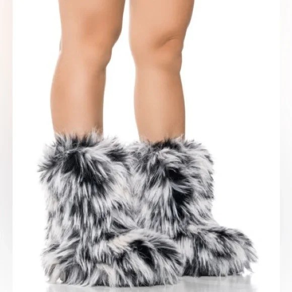 Azalea Wang Nadianna Black Fur Flat Booties