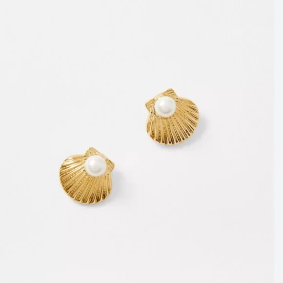 💫✨Ann‎ Taylor Pearlized Metal Shell Stud Earrings💫✨