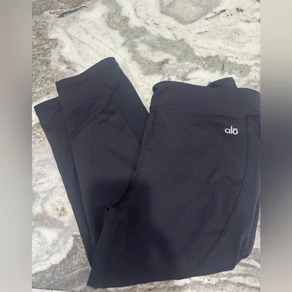Alo Black Cropped Leggings Size: M