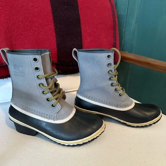 NWOT Sorel Black and Grey Slimpack 1964 boots size 7