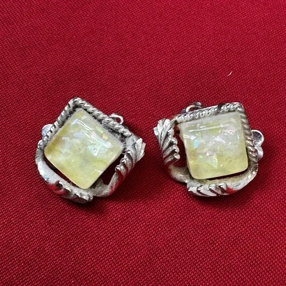 Vintage Coro Signed Gold-tone‎ square clip earrings yellow