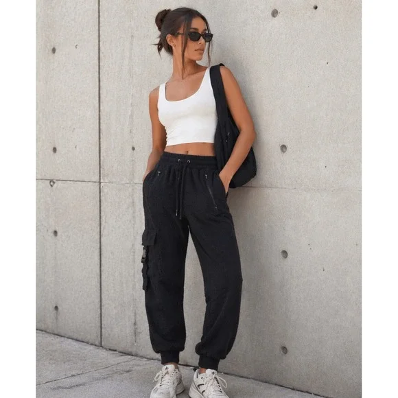 Alo Yoga Women Black Fleece Cargo Joggers Sweatpants Small Buckle Detail Pockets