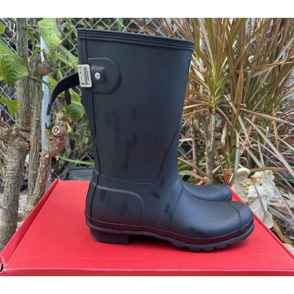 New in Box Size 7 Women's Hunter Original Short Rain Boot Black Matte