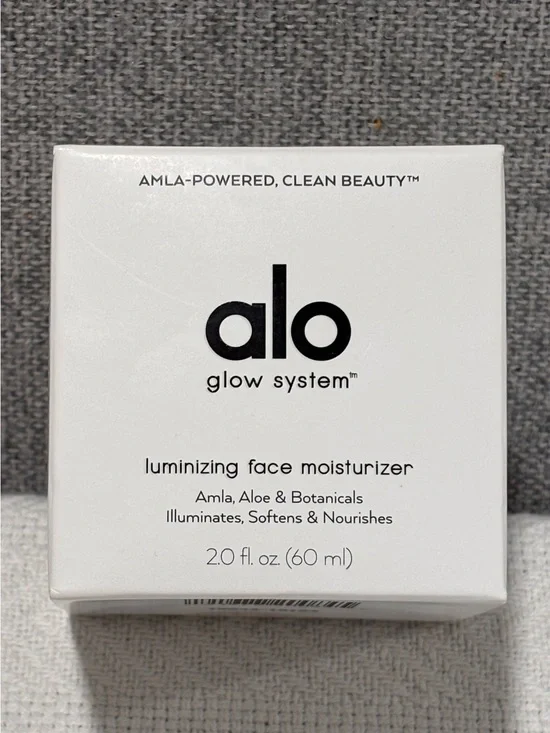 🪽ALO Yoga Luminizing Face Moisturizer - White