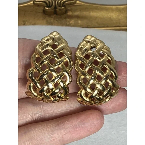 Vtg Gold Tone Basket Weave Earrings Post Bold Old Money Luxury Statement Estate