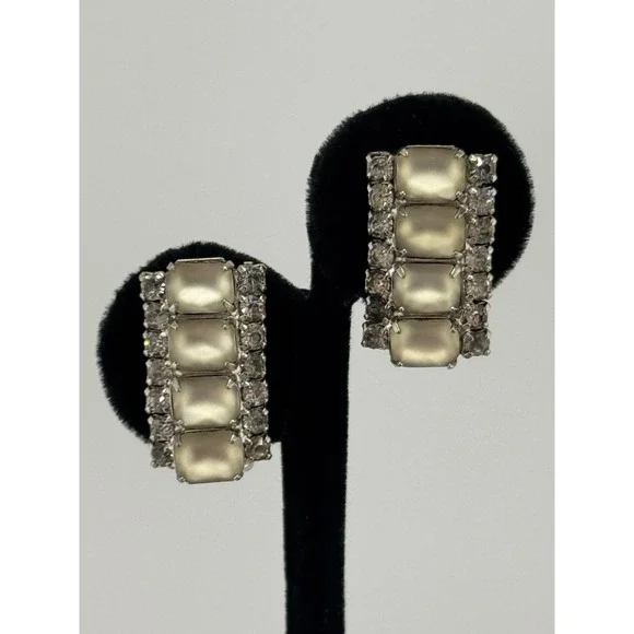 Vintage Weiss Signed Frosted Glass‎ Rhinestone Silver Tone Clip On Earrings