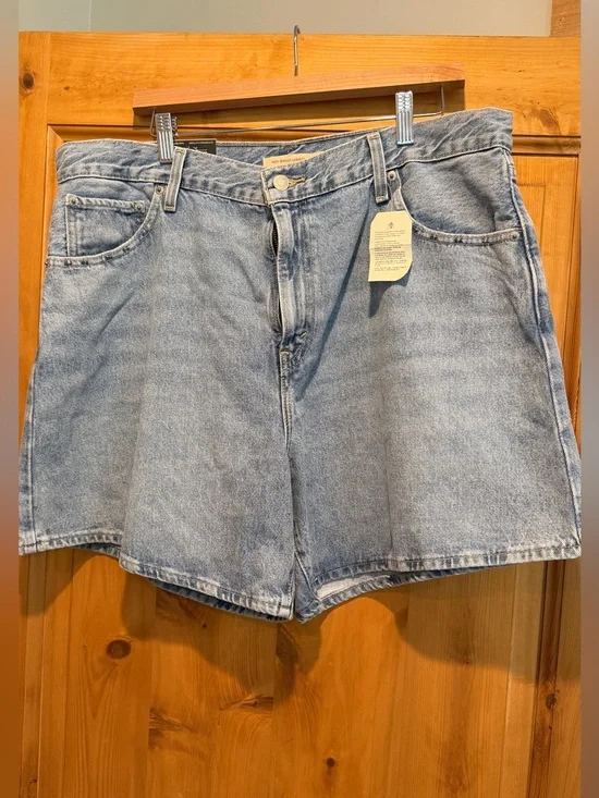 Levi's Light Wash High Rise Baggy Denim Shorts NWT 34