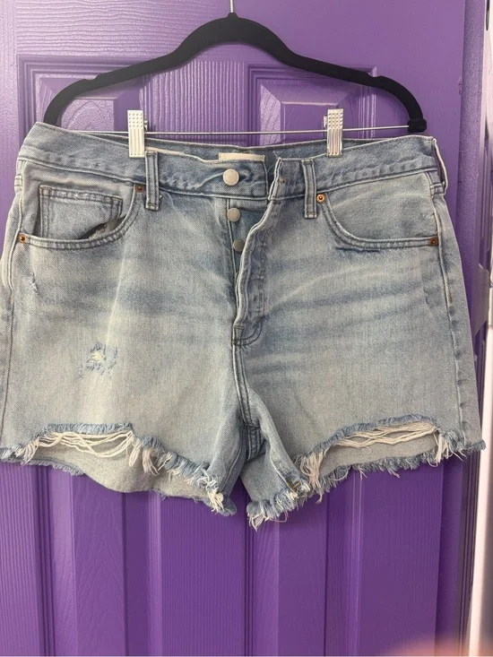 90’s Baggy Light Wash Distressed Denim Shorts