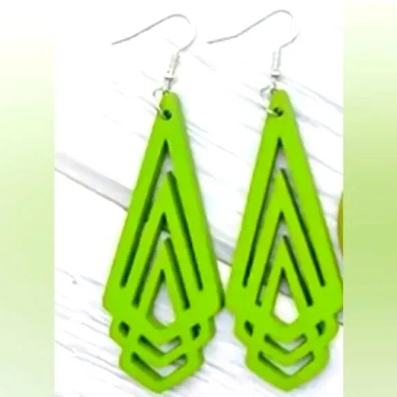 Retro Beautiful Vibrant Green Wooden Earrings
