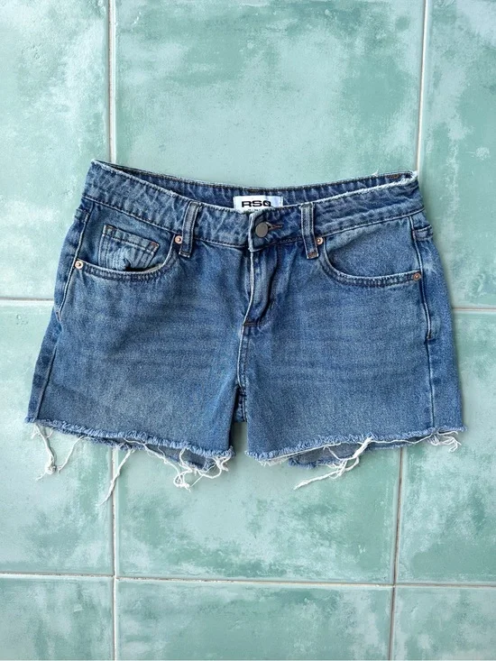 RSQ Low Rise Baggy Medium Wash Frayed Cutoff Denim Shorts Y2K Size 24