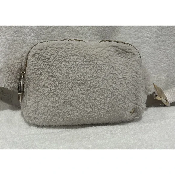 Lululemon Everywhere Belt Bag‎ Plush Fleece Ivory White Fanny Pack New With Tag