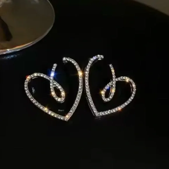 Clearance! NEW SIMULATED DIAMOND HEART CRYSTAL EARRINGS