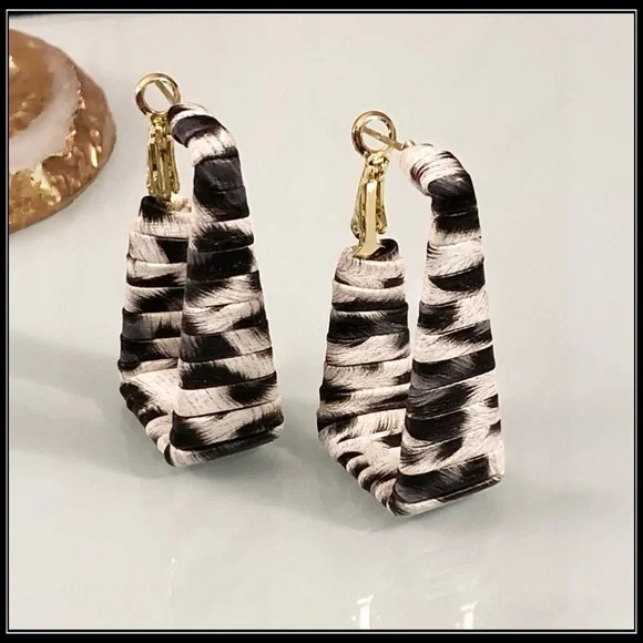 New Textured Wrap Angular Animal Cat Print Hoop Earrings