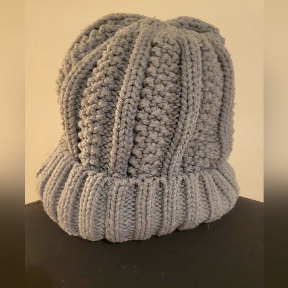 Time and Tru‎ Gray Knit Puffy Beanie W/Warm Fleece Inrlterior (One Size)