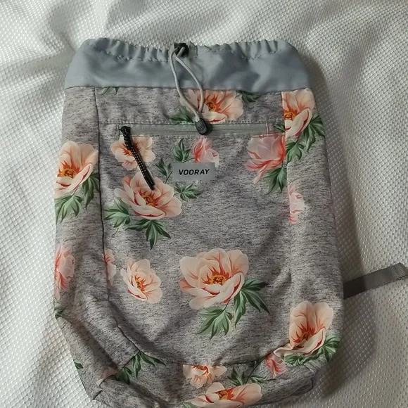 VOORAY FLORAL BACKPACK IN GREY & PINK