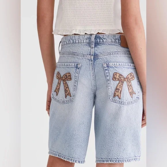 Aeropostale Low Rise Denim Bermuda Shorts Light Wash Leopard Bow Pockets Baggy