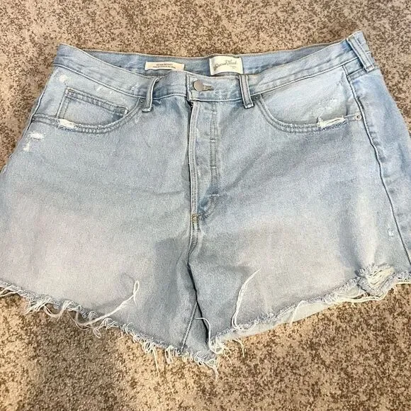 Universal Thread Mid Rise 90’s Baggy Jean Shorts 14