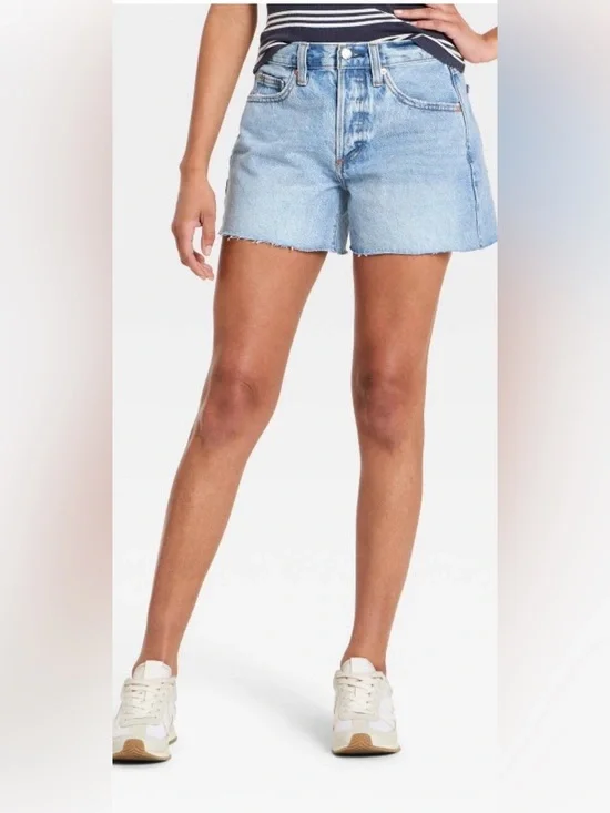 Universal Thread' Women's Mid-Rise 90's Baggy Jean Shorts - Medium Wash-14