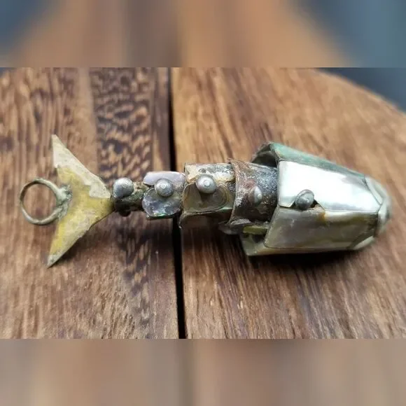Bass native american mother of pearl carved pendant fish unique P224