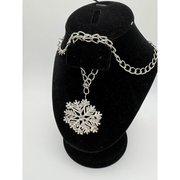 Women Silver Tone Snowflake Pendant Necklace Rhinestone Accents Chain Jewelry